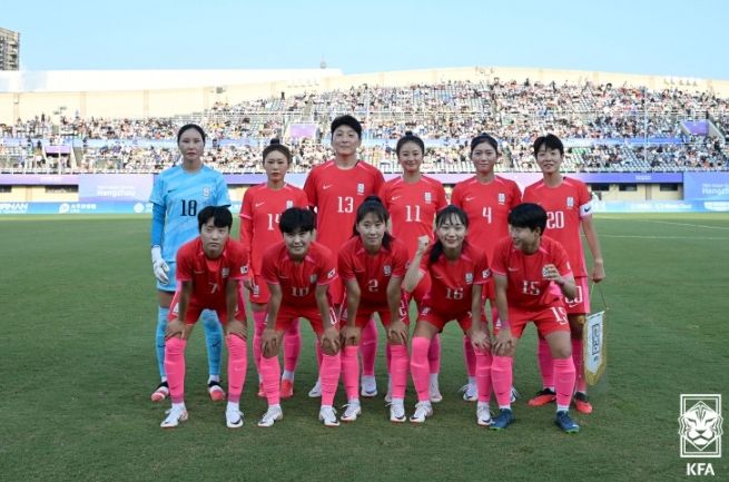 북한과의 경기에 선발 출전한 여자 대표팀 11명의 모습.