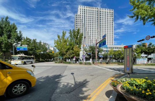 과천시 우회전 차량 보행자 경고시스템 설치 모습