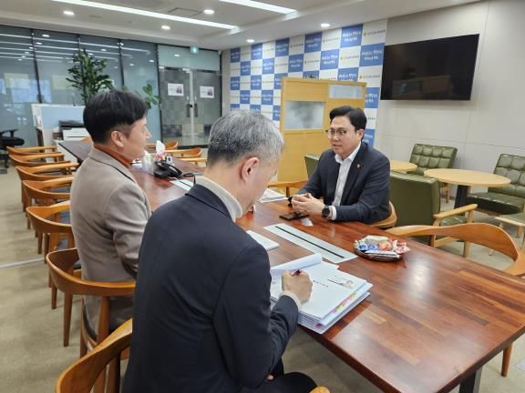 이용욱 의원님 면담사진