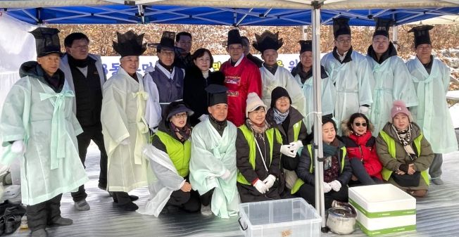 광명시 철산3동 동정자문위원회는 지난 12일 왕재산 근린공원에서 ‘2025년 주민 소원성취와 무사 안녕을 위한 기원제’를 개최했다.