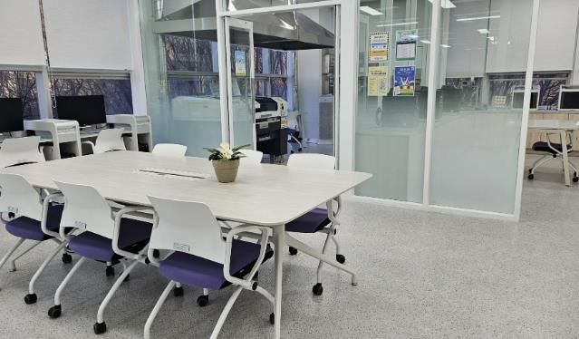 광명도서관 메이커스페이스 개별 장비실과 작업공간