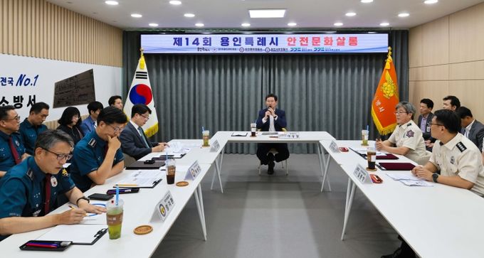 이상일 용인특례시장은 11일 용인소방서 2층 회의실에서 열린 '제14회 안전문화살롱'에 참석했다