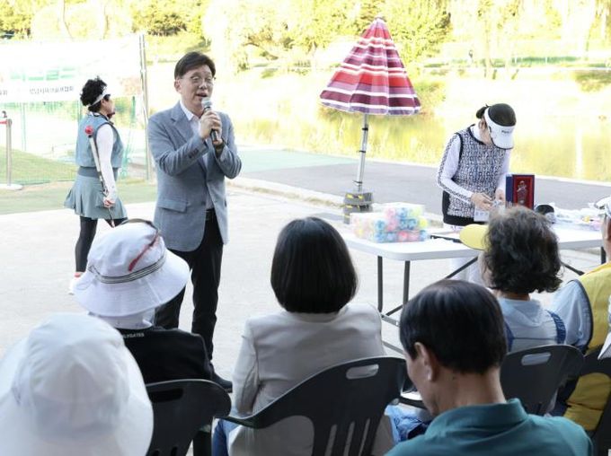 성남시의회, 제1회 의장배 파크골프대회 격려 방문