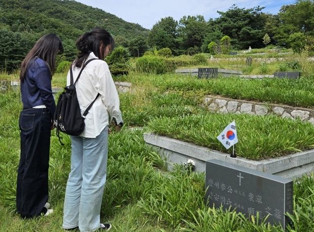 故이동화 지사 묘소 참배