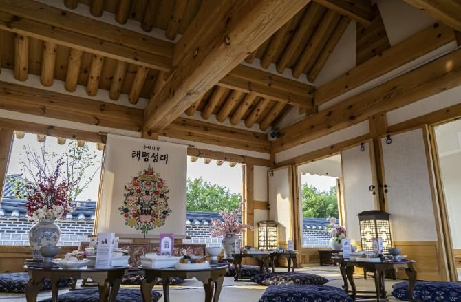 화성행궁 내 ‘별주’에 마련된 ‘혜경궁 궁중다과상’