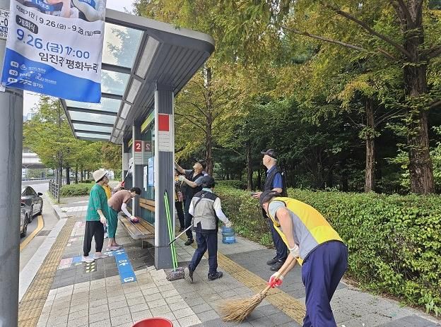 파주시 운정1동 실버경찰대, 추석맞이 환경정화 활동 펼쳐