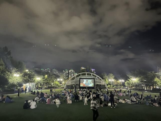구리시청소년재단, 청소년수련관 '2025 청소년동아리 어울림마당 ‘별빛 밤 축제'' 성황리 개최