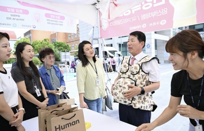 치매 극복 주간 행사 연계 보건소 건강체험관을 운영하고 있다.