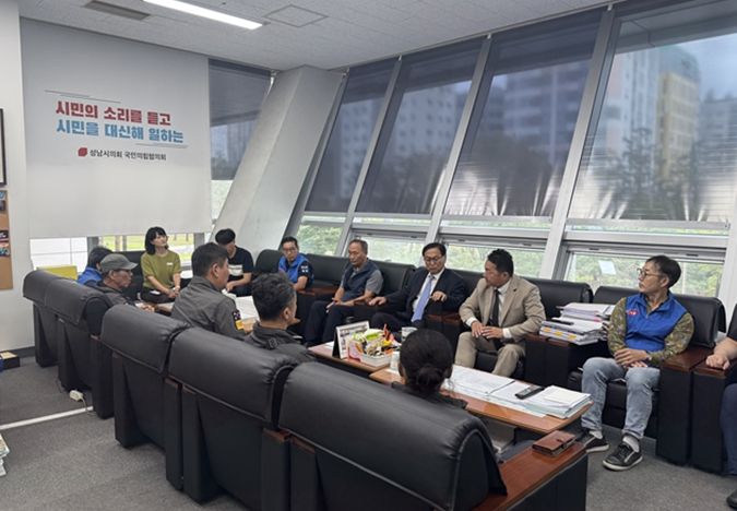 정용한 성남시의원, 분당 역세권 불법 노점·적치물 대책 마련 간담회