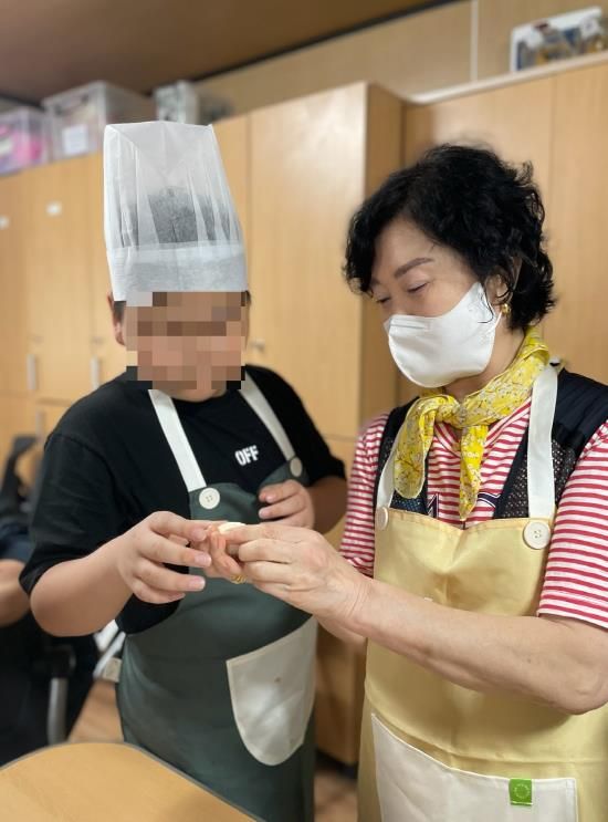 안성시 추석 맞이, 다문화 아동과 함께하는 송편 만들기 체험