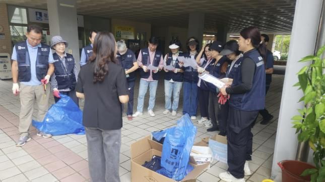 수원시 영통구 광교2동, '환경정비의 날' 맞아 생활폐기물 감량 야외교육 및 정화활동 실시