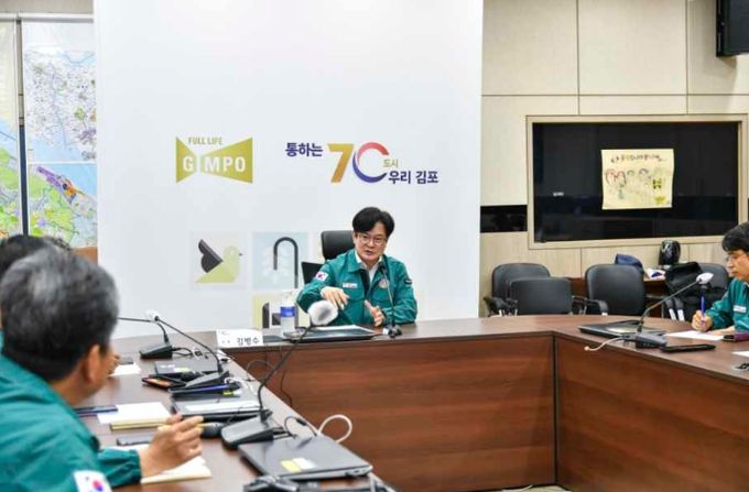 김병수 김포시장이 직접 재난안전통신망 대응체계를 점검했다.