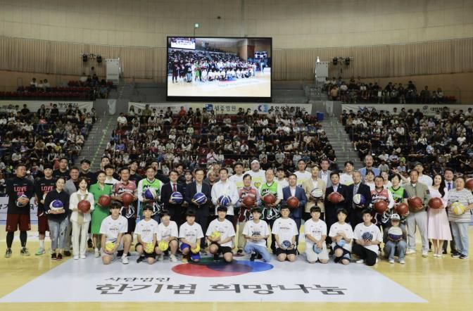 이상일 용인특례시장은 27일 '2025 희망의 씨앗과 스타와 함께하는 희망농구 장선경기'에 참석했다