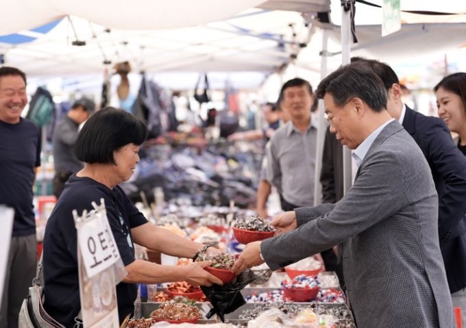신상진 성남시장, 추석 맞이 전통시장 방문해 상인 격려