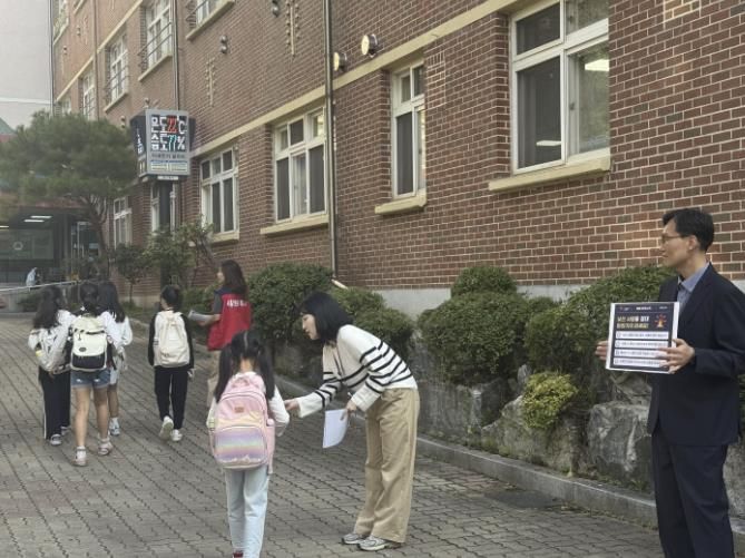 시흥시, 장현초 앞 아동 유괴 방지 캠페인 전개