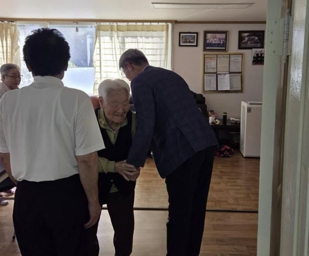 시흥시 연성동, 경로당 14곳에 위문품 전달