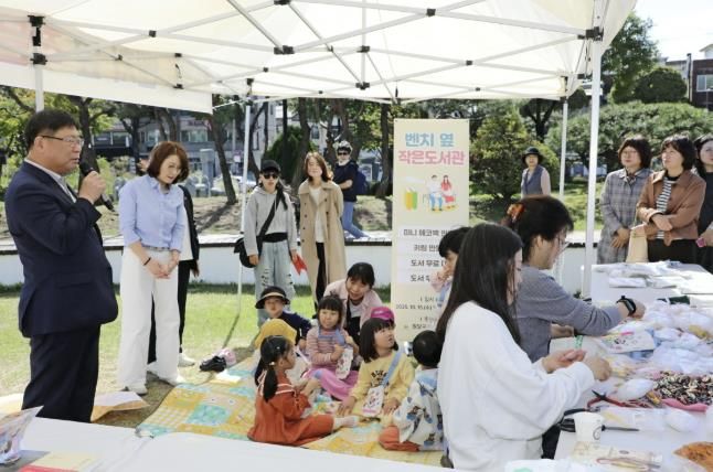 수원시 팔달구 새마을문고회, '벤치 옆 작은도서관'으로 시민과 책의 거리 좁혀