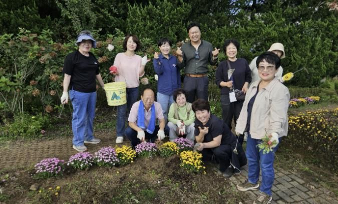 과천시 과천동 주민자치위원회, 화초류 식재로 아름다운 마을 가꾸기 앞장