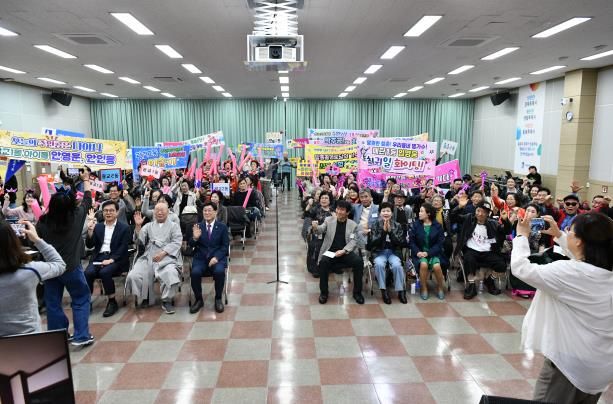 수원시 영통구 어르신들의 소통과 화합의 장, 2025년 영통구 은빛어르신 노래자랑 개최