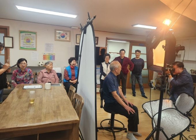 하남시 덕풍2동 주민자치회, 주민자치 활성화 사업 ‘장수사진 촬영 행사’ 성황리 마쳐