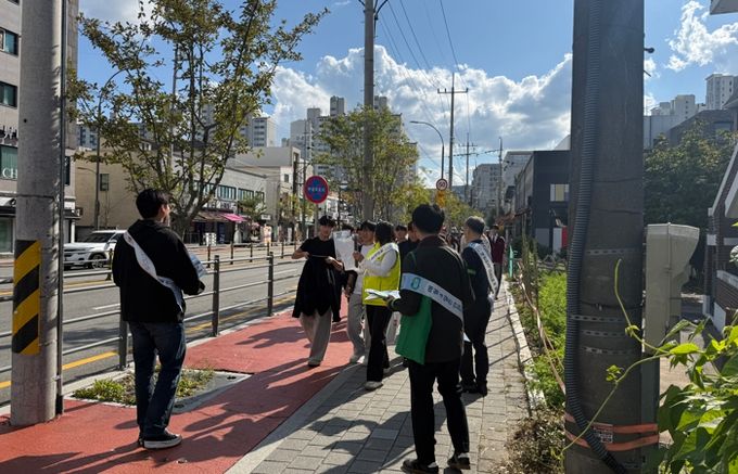 용인특례시는 24일 개인형 이동장치(PM) 안전 캠페인을 실시했다