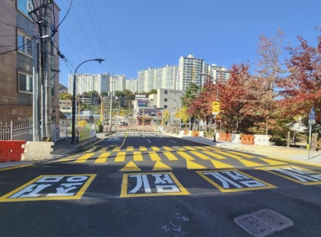 용인특례시 마북동 교동마을 현대홈타운 정문 앞 우회전 전용차로 확장
