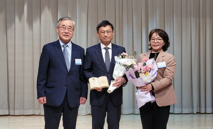 경기도평생교육진흥원, ‘천권으로 독서포인트’로 서점의 날 공로상 수상
