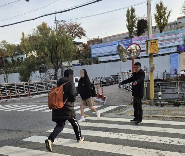 수원시 팔달구 행궁동 경기행복마을관리소, 등굣길 교통안전 지도 실시