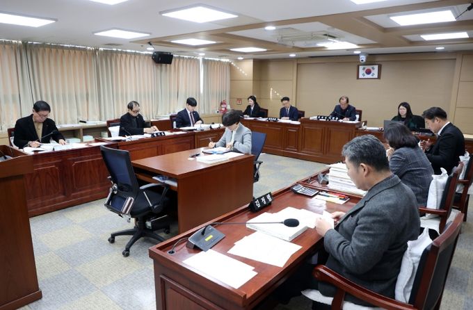 수원특례시의회 도시미래위원회, 조례안 등 안건심사