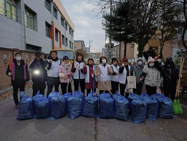 동두천시 생연2동 바르게살기위원회, 연말 맞이 낙엽 대청소