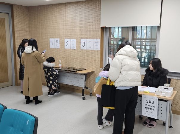 하남 단샘초, 예비 신입생에 이름 새긴 실내화 선물