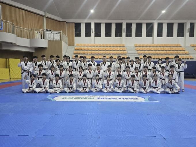 고양특례시 태권도시범단 기념촬영