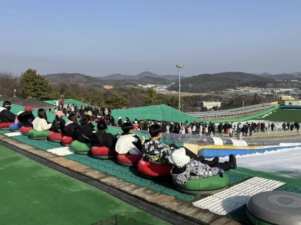 김포늘바라봄공유학교 겨울방학 ‘눈꽃썰매’ 가족체험 프로그램 운영 모습