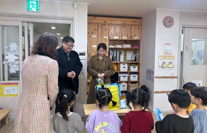 원디자인, 연성동 어린이집에 장난감 후원