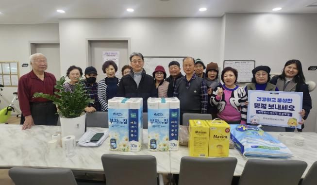 시흥시 장곡동, 설맞이 경로당 위문… 어르신들과 온정 나눠
