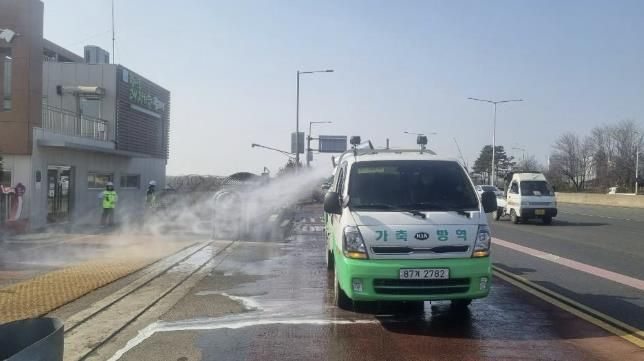 장항습지 진출입로 방역소독