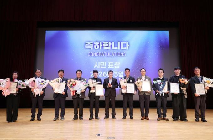 2026년 부천시 모범납세자 인증서 수여식 단체 기념 촬영