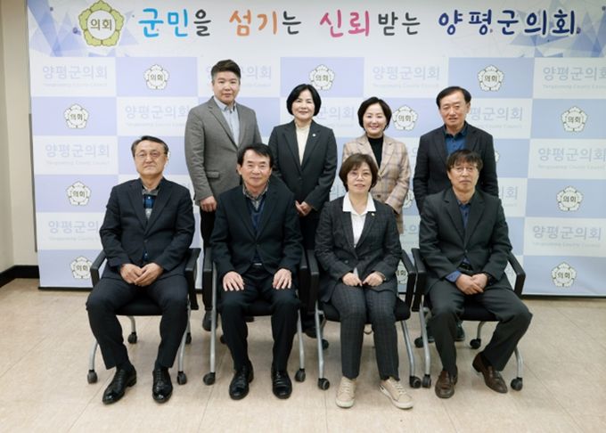 결산검사위원 단체사진