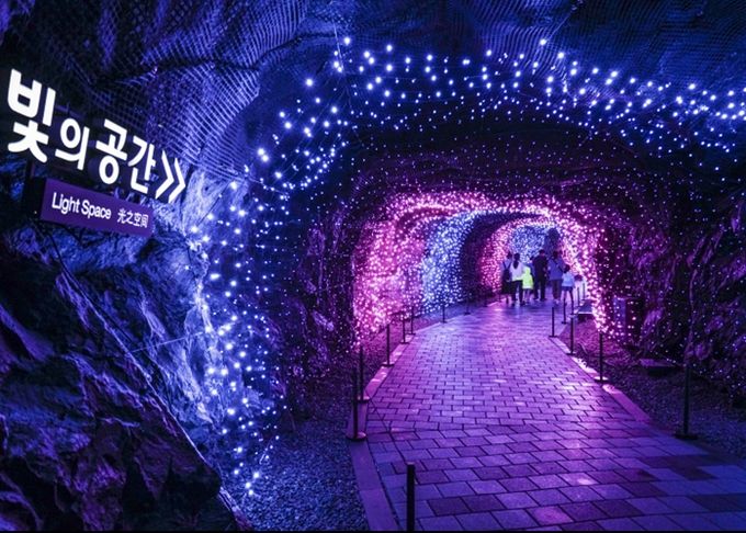 광명동굴 내 빛의 공간
