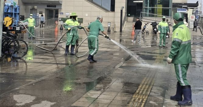 수원시 팔달구, 수원역 광장·환승센터 '반짝반짝 클린 ON' 합동 환경정비 실시